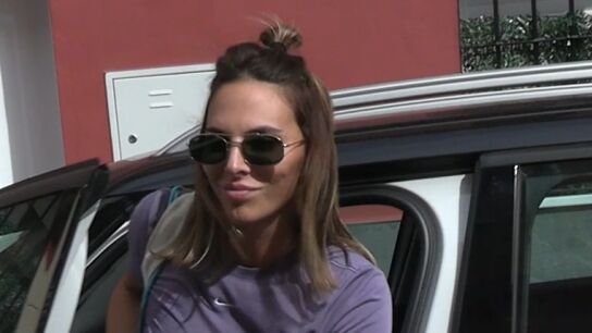 Irene Rosales, saliendo de su coche