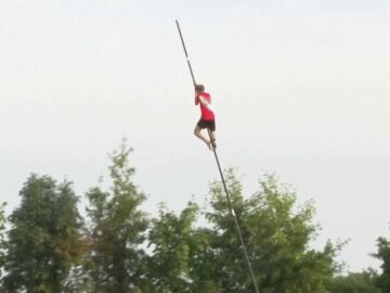 El salto con pértiga extremo que hace volar a los neerlandeses