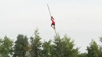 El salto con pértiga extremo que hace volar a los neerlandeses El salto con pértiga extremo que hace volar a los neerlandeses
