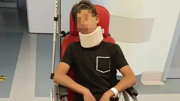 Imagen del portero de 13 años tras ser atendido en el hospital Imagen del portero de 13 años tras ser atendido en el hospital