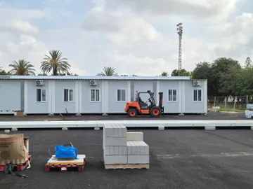 Instalación de aulas prefabricadas en la Escuela Infantil Ausiàs March y el Centro de Educación Primaria (CEP) Lluís Vives de Massanassa Instalación de aulas prefabricadas en la Escuela Infantil Ausiàs March y el Centro de Educación Primaria (CEP) Lluís Vives de Massanassa