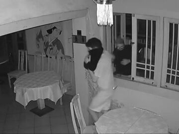 La difusión de las imágenes de una cámara de seguridad alerta a unos ladrones 