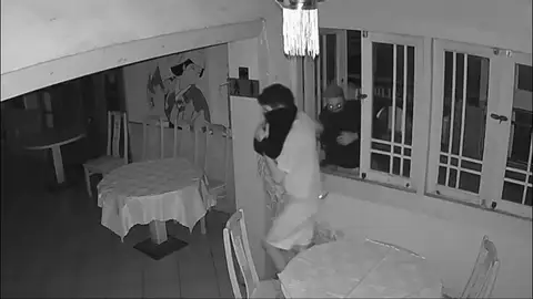 La difusión de las imágenes de una cámara de seguridad alerta a unos ladrones La difusión de las imágenes de una cámara de seguridad alerta a unos ladrones