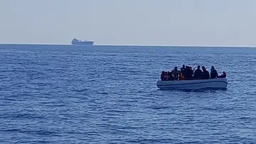 Rescatan los cadáveres de siete migrantes que iban a bordo de pateras Rescatan los cadáveres de siete migrantes que iban a bordo de pateras