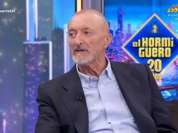 Arturo Pérez-Reverte habla sin tapujos del expresidente: "Zapatero era tonto y se hizo malo" Arturo Pérez-Reverte habla sin tapujos del expresidente: "Zapatero era tonto y se hizo malo"