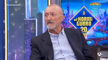 Arturo Pérez-Reverte habla sin tapujos del expresidente: "Zapatero era tonto y se hizo malo" Arturo Pérez-Reverte habla sin tapujos del expresidente: "Zapatero era tonto y se hizo malo"