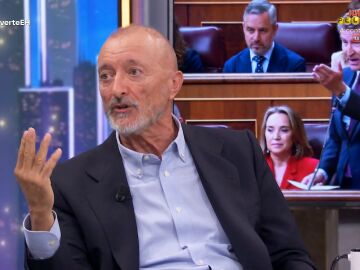 P&eacute;rez-Reverte se sincera: "Yo tengo una deuda personal con Feij&oacute;o, creo que ser&iacute;a mejor presidente del Gobierno que l&iacute;der de la oposici&oacute;n"