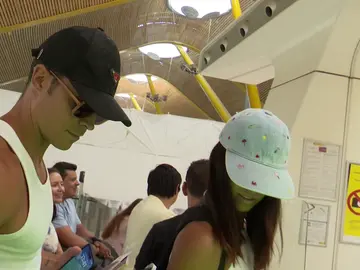 Sofía Suescun y Kiko Jiménez en el aeropuerto Sofía Suescun y Kiko Jiménez en el aeropuerto