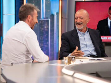 La confesión de Arturo Pérez-Reverte: "Ya no me fascina Pedro Sánchez, porque no se va a ir"