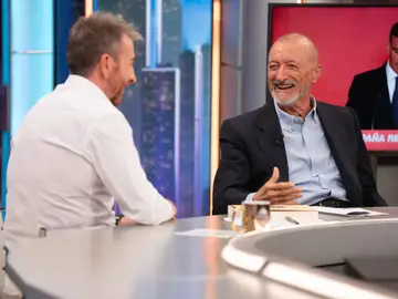 La confesión de Arturo Pérez-Reverte: "Ya no me fascina Pedro Sánchez, porque no se va a ir" La confesión de Arturo Pérez-Reverte: "Ya no me fascina Pedro Sánchez, porque no se va a ir"