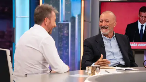 La confesión de Arturo Pérez-Reverte: "Ya no me fascina Pedro Sánchez, porque no se va a ir" La confesión de Arturo Pérez-Reverte: "Ya no me fascina Pedro Sánchez, porque no se va a ir"