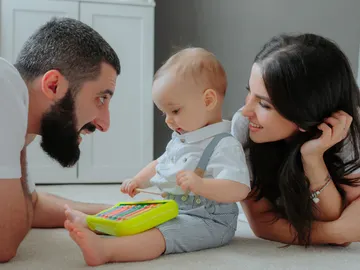 Padres con su bebé Padres con su bebé