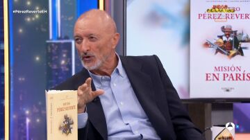 Arturo Pérez-Reverte recuerda su época de reportero: "Cada vez tengo más remordimientos por los muertos que dejé en el camino"