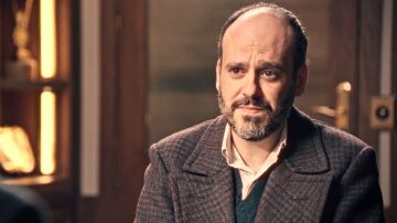 Capítulo 385 de Sueños de libertad; 3 de septiembre: Gaspar le comunica a Damián su intención de dejar su trabajo en la cantina 