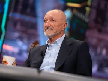Arturo Pérez-Reverte recuerda su época de reportero: "Cada vez tengo más remordimientos por los muertos que dejé en el camino" Arturo Pérez-Reverte recuerda su época de reportero: "Cada vez tengo más remordimientos por los muertos que dejé en el camino"