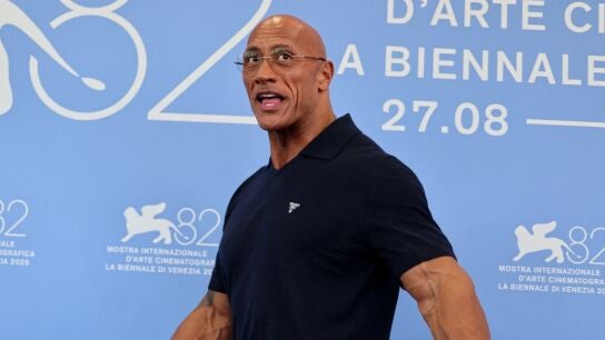 Dwayne Johnson presentando en el Festival de Venecia The Smashing Machine
