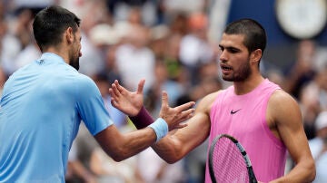 Novak Djokovic felicita a Carlos Alcaraz tras su victoria en la semifinal del US Open