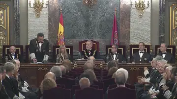 Vídeo: Así ha sido la apertura del Año Judicial presidida por el rey y la polémica del Fiscal General Vídeo: Así ha sido la apertura del Año Judicial presidida por el rey y la polémica del Fiscal General