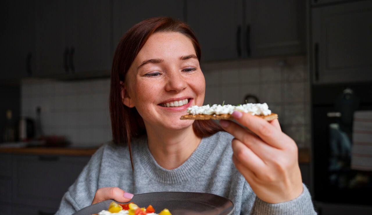 Mujer comiendo
