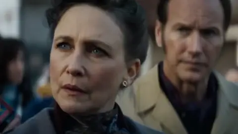 Vera Farmiga y Patrick Wilson en Expediente Warren: El último rito Vera Farmiga y Patrick Wilson en Expediente Warren: El último rito
