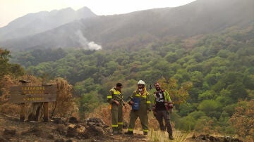 A3 Noticias Fin de Semana (06-09-25) Nuevos incendios en Galicia, Navarra y Castilla y León: siete focos permanecen activos