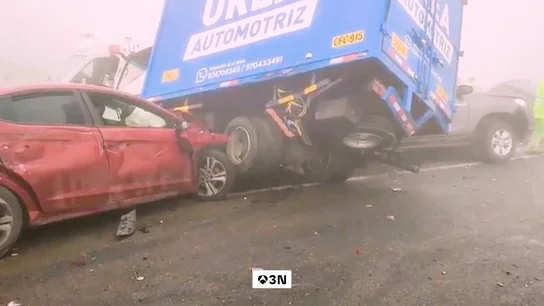 VÍDEO: Un choque múltiple entre autobuses y otros vehículos deja una decena de heridos VÍDEO: Un choque múltiple entre autobuses y otros vehículos deja una decena de heridos