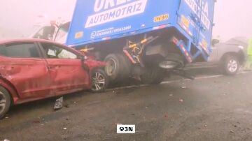 VÍDEO: Un choque múltiple entre autobuses y otros vehículos deja una decena de heridos