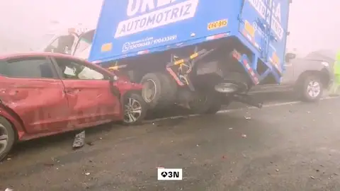 VÍDEO: Un choque múltiple entre autobuses y otros vehículos deja una decena de heridos VÍDEO: Un choque múltiple entre autobuses y otros vehículos deja una decena de heridos