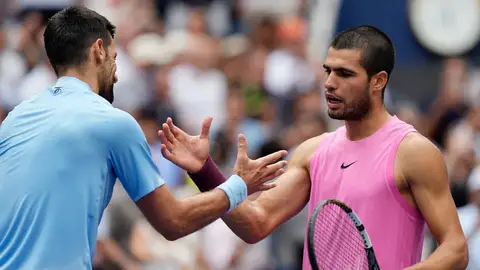 Antena 3 Deportes (06-09-25) Carlos Alcaraz destroza a Novak Djokovic y se mete en la final del US Open (4-6, 6-7, 2-6) Antena 3 Deportes (06-09-25) Carlos Alcaraz destroza a Novak Djokovic y se mete en la final del US Open (4-6, 6-7, 2-6)