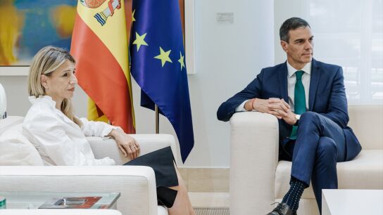 El presidente del Gobierno, Pedro S&aacute;nchez, y la vicepresidenta segunda y ministra de Trabajo y Econom&iacute;a Social, Yolanda D&iacute;az.