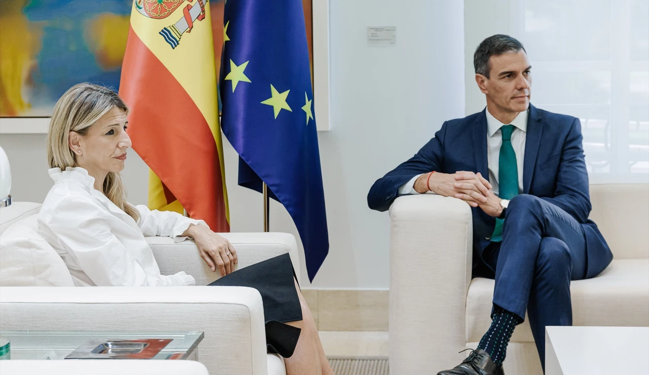 El presidente del Gobierno, Pedro Sánchez, y la vicepresidenta segunda y ministra de Trabajo y Economía Social, Yolanda Díaz.