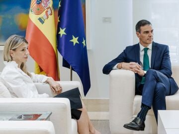 El presidente del Gobierno, Pedro Sánchez, y la vicepresidenta segunda y ministra de Trabajo y Economía Social, Yolanda Díaz.