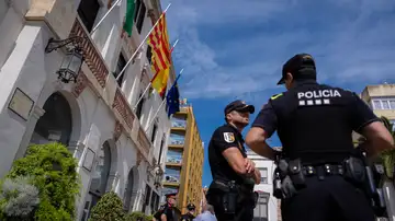 Prisión sin fianza para el hombre que mató a una mujer en un apartamento turístico de Lloret de Mar y olvidó su cartera Prisión sin fianza para el hombre que mató a una mujer en un apartamento turístico de Lloret de Mar y olvidó su cartera