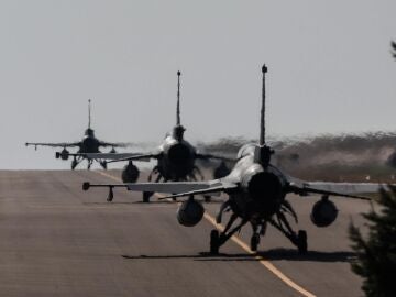 Aviones de combate F16. 
