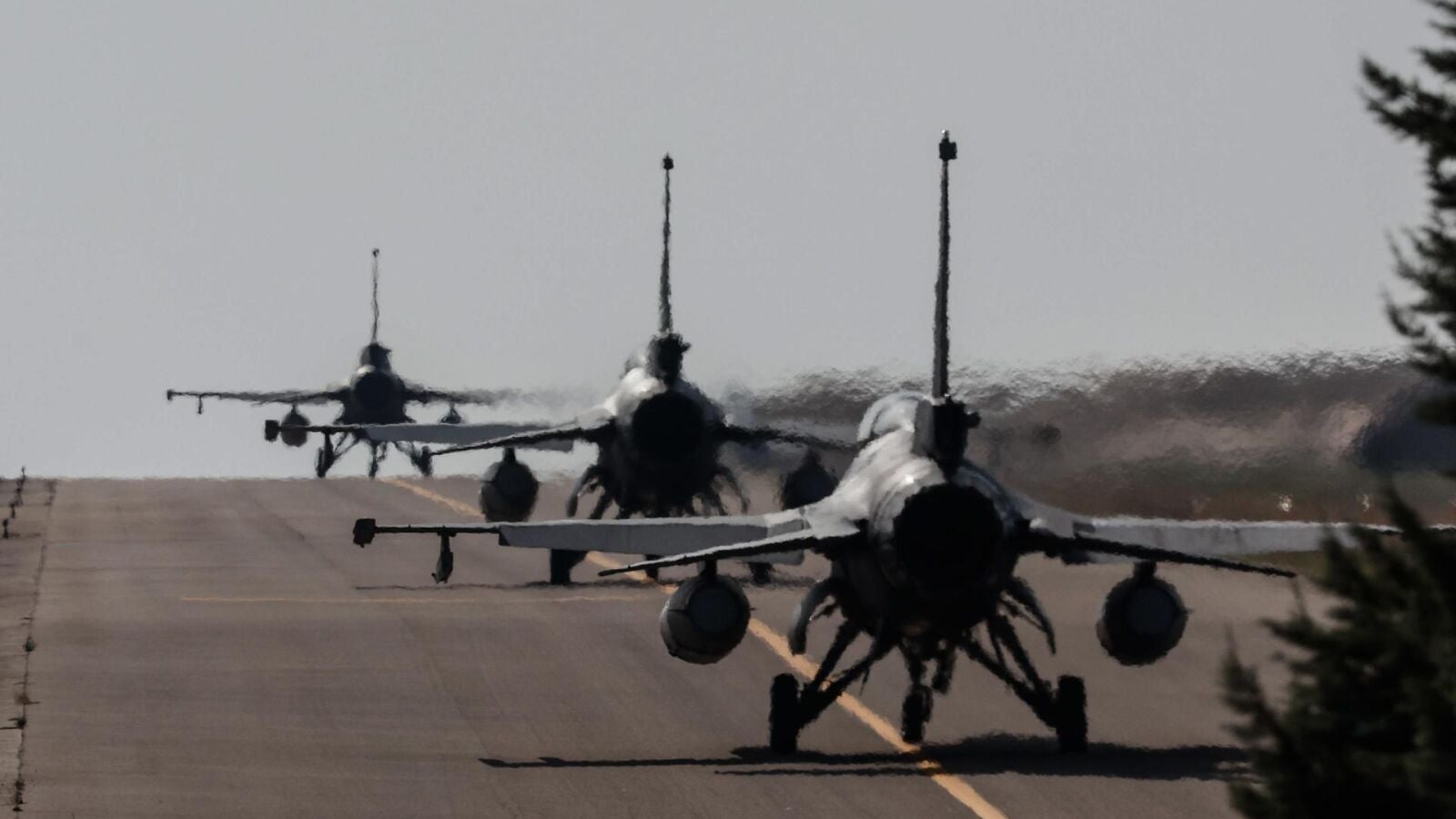 Donald Trump despliega diez aviones de combate a Puerto Rico para combatir el narcotráfico 
