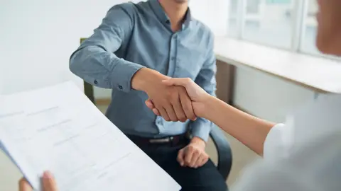 El relevo de los 'baby boomers' marcará el empleo en la próxima década en España: 8 de cada 10 trabajos serán para cubrir jubilaciones El relevo de los 'baby boomers' marcará el empleo en la próxima década en España: 8 de cada 10 trabajos serán para cubrir jubilaciones