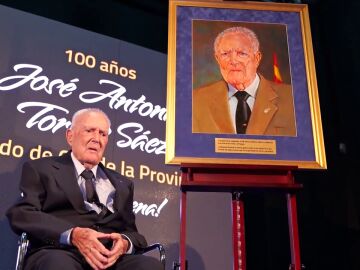 Homenaje a José Antonio Torres por su centenaria vida dedicada a los ciudadanos