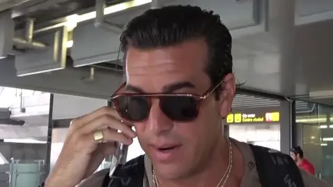 Mario Casas, en el aeropuerto de Madrid Mario Casas, en el aeropuerto de Madrid