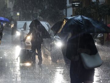 Localidades alicantinas suspenden clases ante la alerta por fuertes lluvias