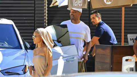 Will Smith y su mujer Jada Pinkett en Malibú Will Smith y su mujer Jada Pinkett en Malibú