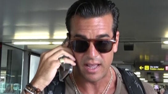Mario Casas, en el aeropuerto de Madrid