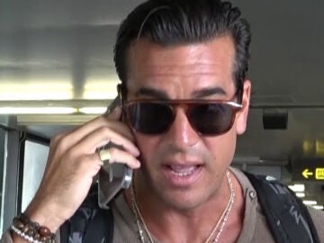 Mario Casas, en el aeropuerto de Madrid