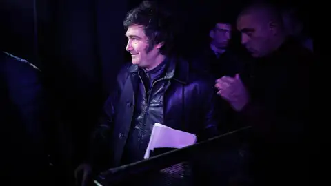 El presidente de Argentina, Javier Milei, llegando a un centro de campaña después de conocer los resultados de las elecciones. El presidente de Argentina, Javier Milei, llegando a un centro de campaña después de conocer los resultados de las elecciones.