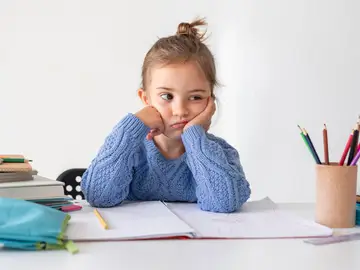 Niña en el colegio Niña en el colegio