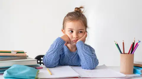 Niña en el colegio Niña en el colegio