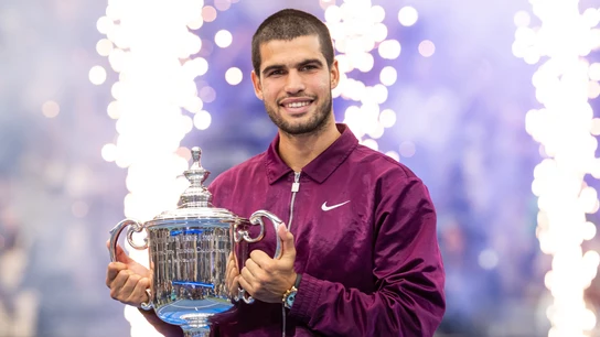 Carlos Alcaraz con el trofeo del US Open Carlos Alcaraz con el trofeo del US Open