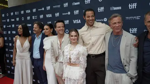 Kerry Washington, Ram Bergman, Mila Kunis, Andrew Scott, Cailee Spaeny, Daryl McCormack, Daniel Craig en la premiere de Puñales por la espalda: De entre los muertos en el TIFF Kerry Washington, Ram Bergman, Mila Kunis, Andrew Scott, Cailee Spaeny, Daryl McCormack, Daniel Craig en la premiere de Puñales por la espalda: De entre los muertos en el TIFF