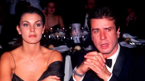 Mar Flores y Cayetano Martínez de Irujo, en 1997 Mar Flores y Cayetano Martínez de Irujo, en 1997