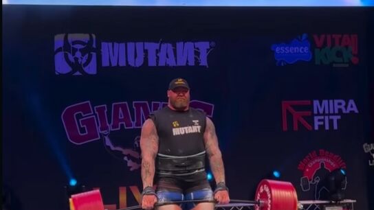 Thor Bj&ouml;rsson levanta 510 kilos en peso muerto