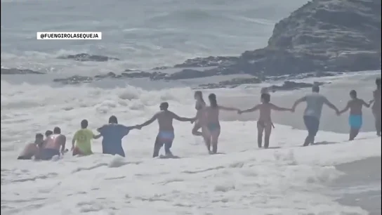 Cadena humana para salvar a un niño Cadena humana para salvar a un niño